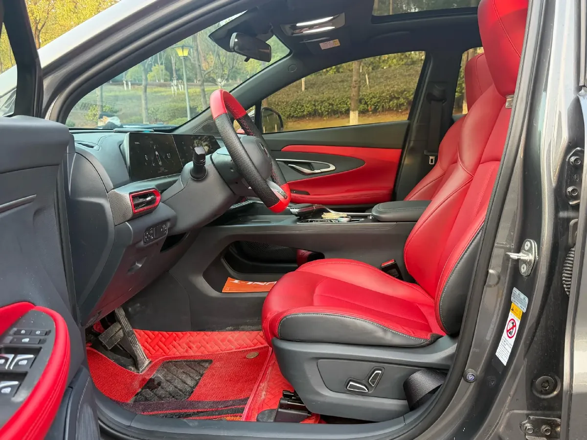 2020 ChangAn UNI-T 1.5T 180HP L4 7DCT,autocango,china used car exporter,china ev exporter,chinese used car exporter,chinese used ev exporter