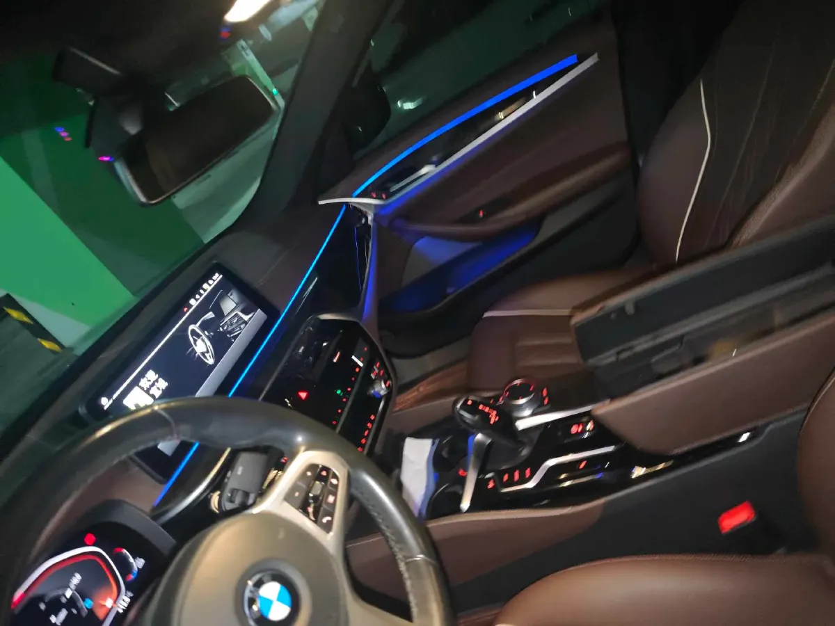 2022 BMW 5 Series 2.0T 184HP L4 8AT,autocango,china used car exporter,china ev exporter,chinese used car exporter,chinese used ev exporter