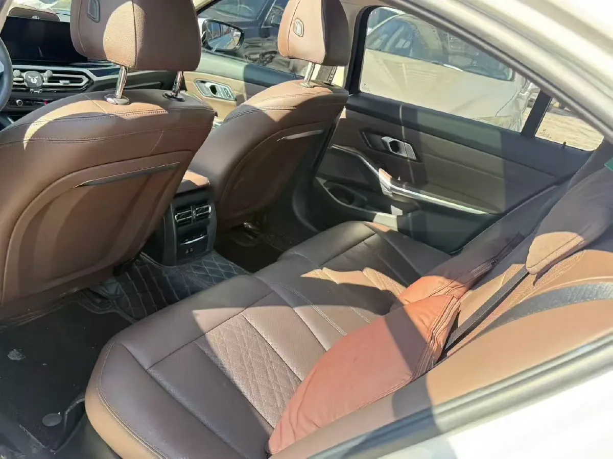 2024 BMW 3 Series 2.0T 156HP L4 8AT,autocango,china used car exporter,china ev exporter,chinese used car exporter,chinese used ev exporter