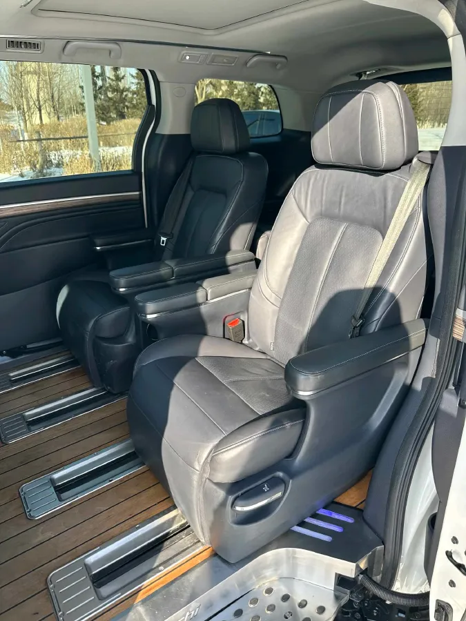 2021 GAC Trumpchi M8 2.0T 252HP L4 8AT,autocango,china used car exporter,china ev exporter,chinese used car exporter,chinese used ev exporter