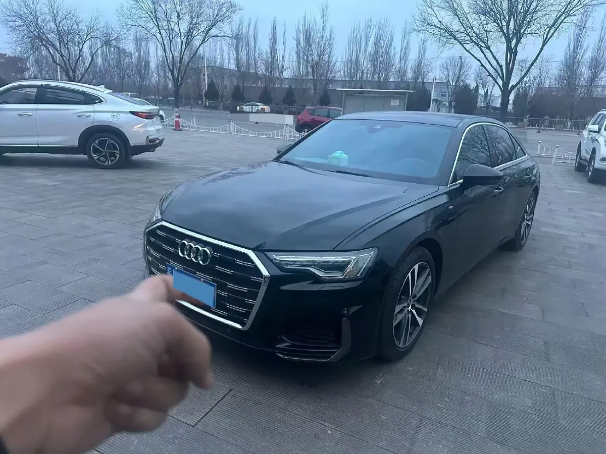2022 Audi A6L 2.0T 224HP L4 7DCT,autocango,china used car exporter,china ev exporter,chinese used car exporter,chinese used ev exporter
