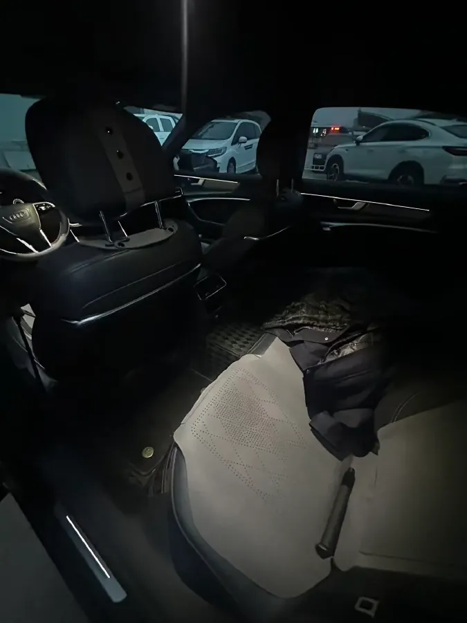 2022 Audi A6L 2.0T 224HP L4 7DCT,autocango,china used car exporter,china ev exporter,chinese used car exporter,chinese used ev exporter