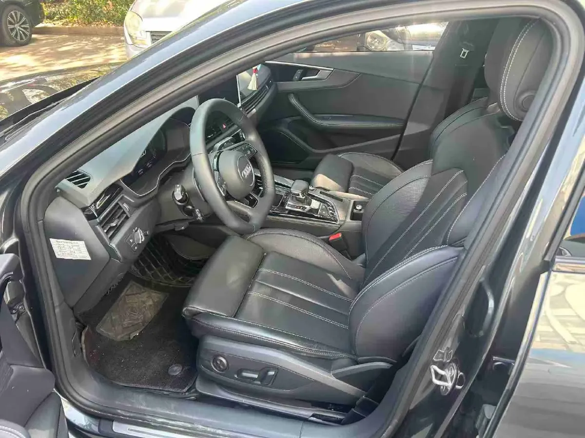 2023 Audi A4L 2.0T 190HP L4 7DCT,autocango,china used car exporter,china ev exporter,chinese used car exporter,chinese used ev exporter