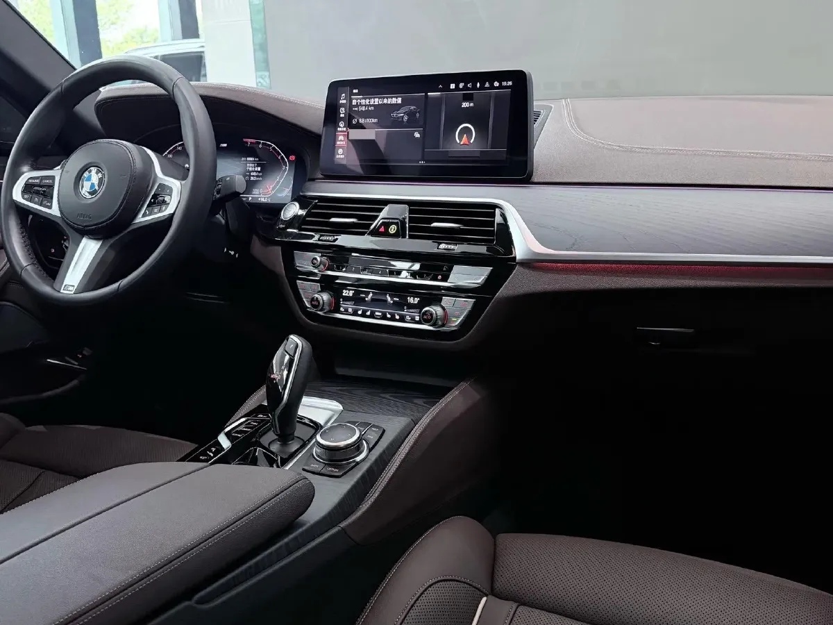 2022 BMW 5 Series 2.0T 252HP L4 8AT,autocango,china used car exporter,china ev exporter,chinese used car exporter,chinese used ev exporter