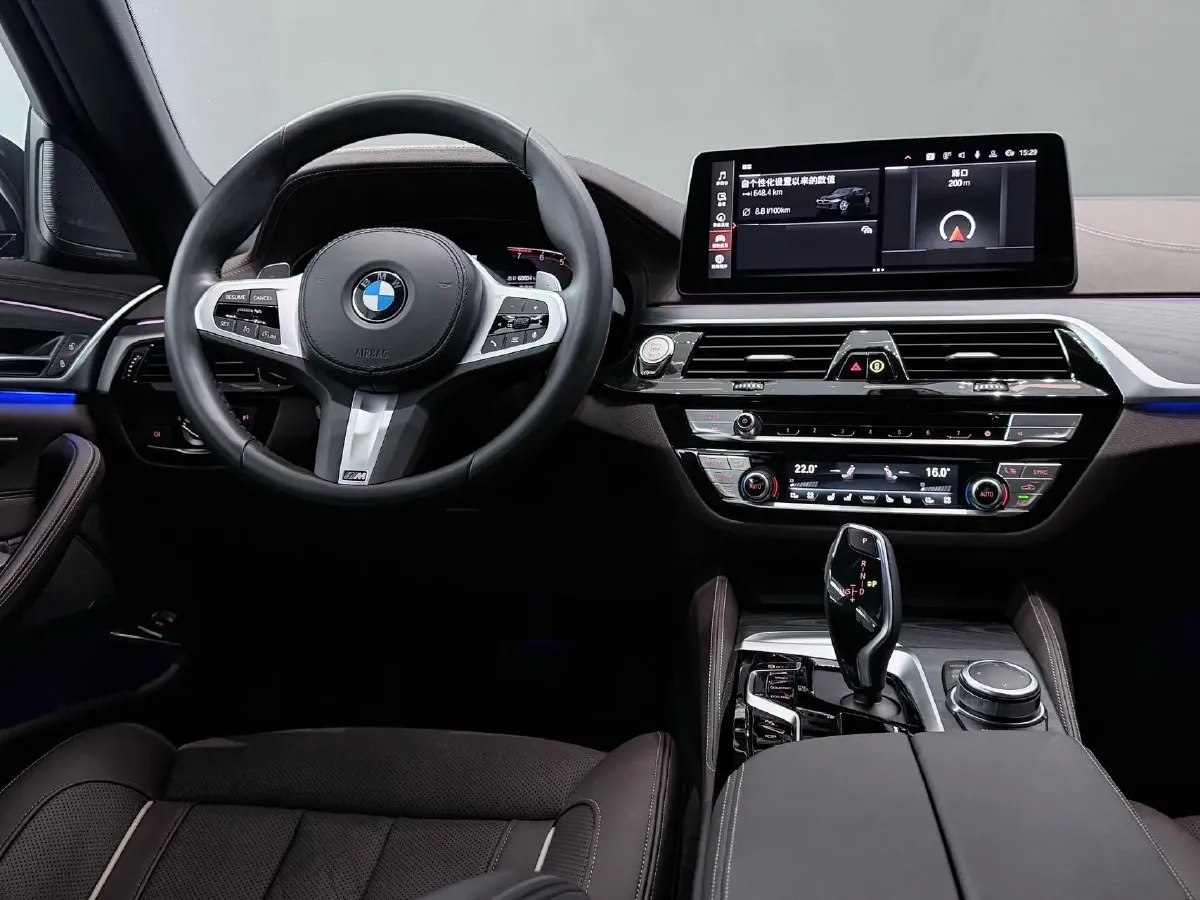 2022 BMW 5 Series 2.0T 252HP L4 8AT,autocango,china used car exporter,china ev exporter,chinese used car exporter,chinese used ev exporter