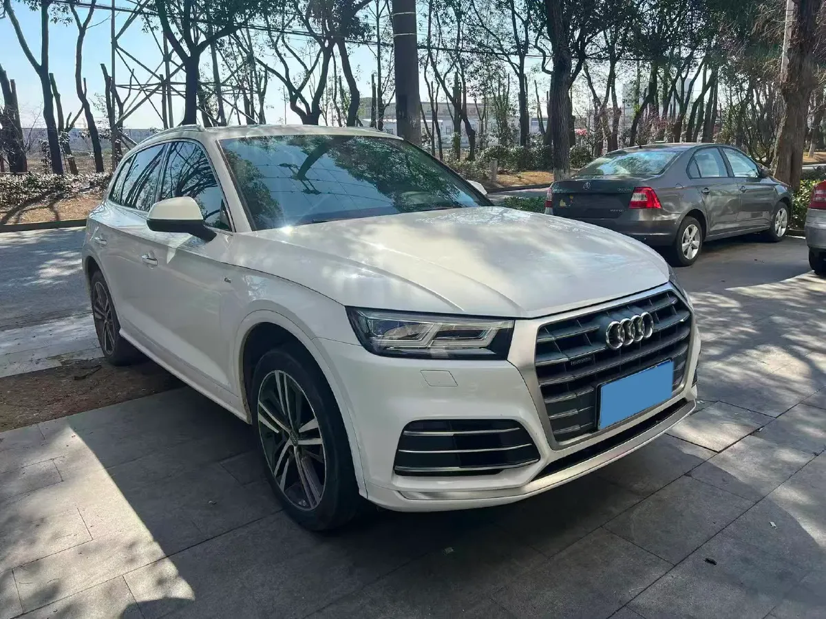 2020 Audi Q5L 2.0T 190HP L4 7DCT,autocango,china used car exporter,china ev exporter,chinese used car exporter,chinese used ev exporter