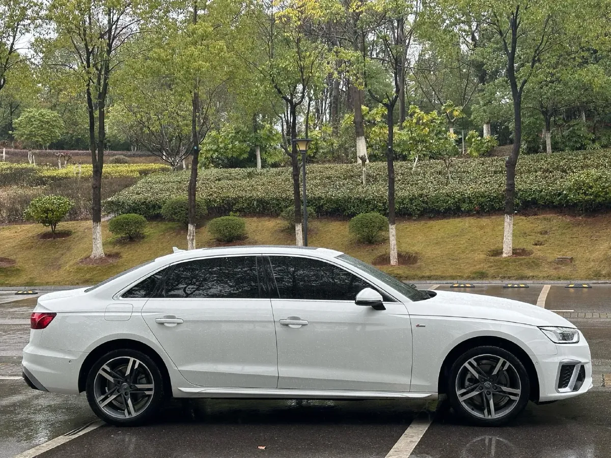2020 Audi A4L 2.0T 190HP L4 7DCT,autocango,china used car exporter,china ev exporter,chinese used car exporter,chinese used ev exporter