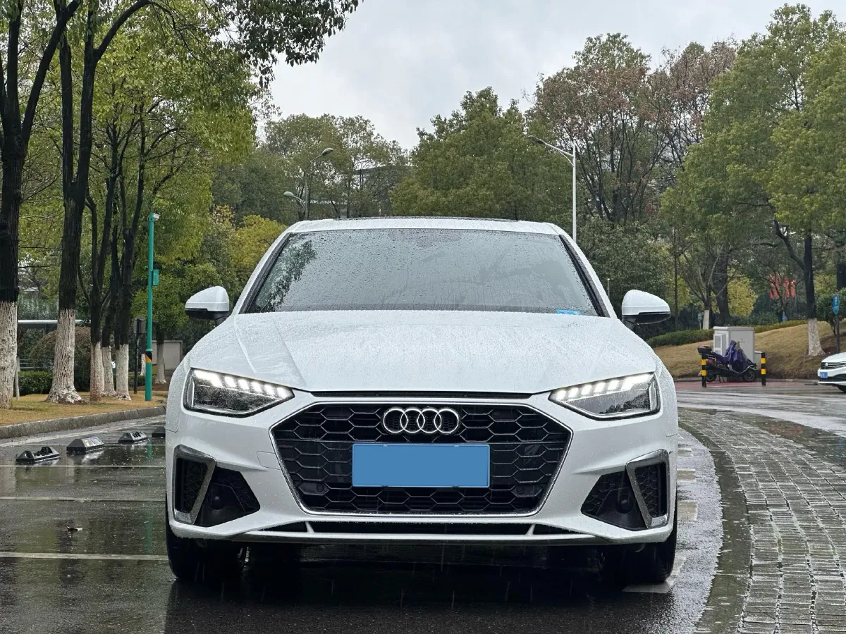 2020 Audi A4L 2.0T 190HP L4 7DCT,autocango,china used car exporter,china ev exporter,chinese used car exporter,chinese used ev exporter
