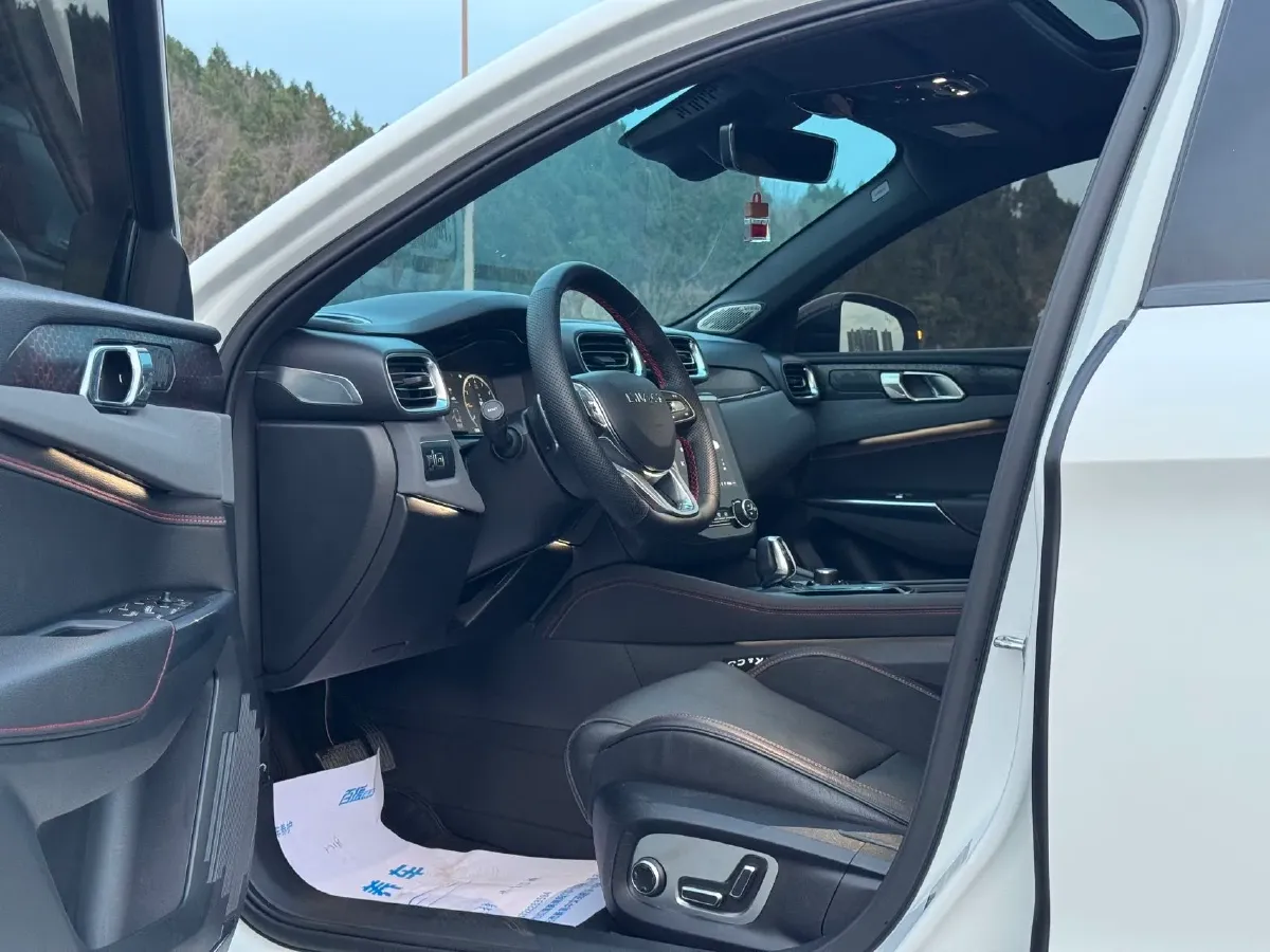 2018 Toyota C-HR 2.0L 171HP L4 CVT,autocango,china used car exporter,china ev exporter,chinese used car exporter,chinese used ev exporter