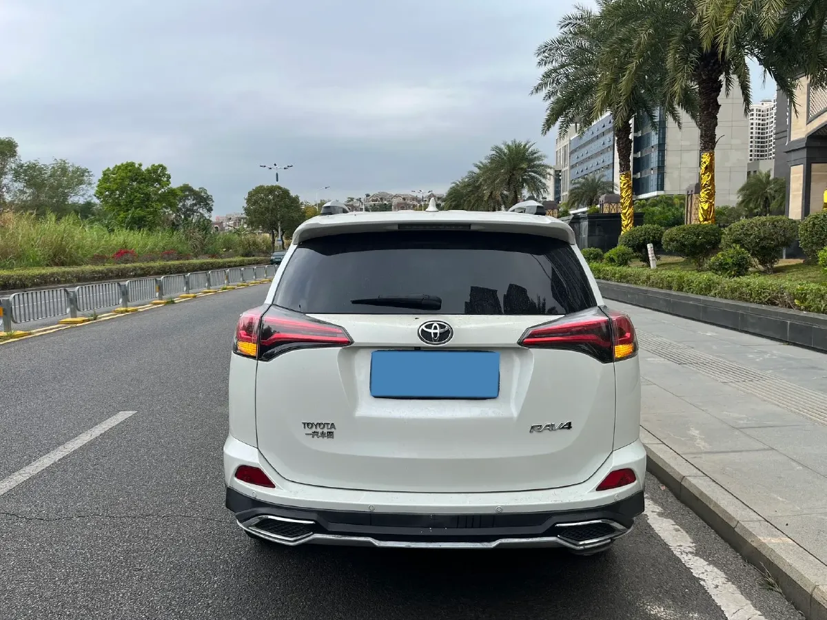 2016 Mitsubishi Outlander 2.0L 150HP L4 CVT,autocango,china used car exporter,china ev exporter,chinese used car exporter,chinese used ev exporter