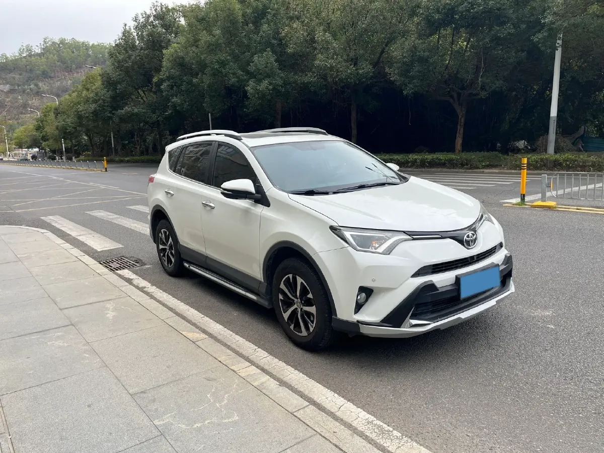 2016 Mitsubishi Outlander 2.0L 150HP L4 CVT,autocango,china used car exporter,china ev exporter,chinese used car exporter,chinese used ev exporter