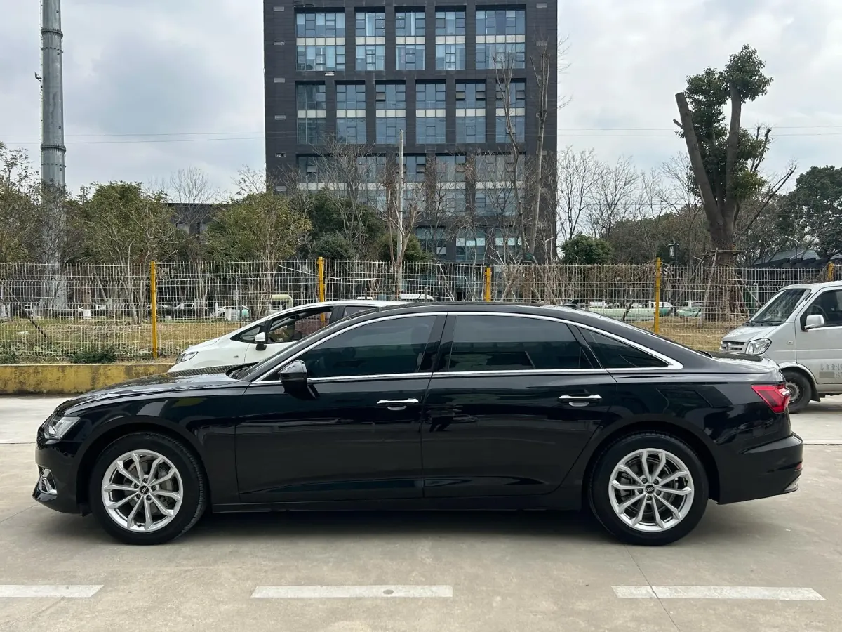 2024 Audi A6L 2.0T 190HP L4 7DCT,autocango,china used car exporter,china ev exporter,chinese used car exporter,chinese used ev exporter