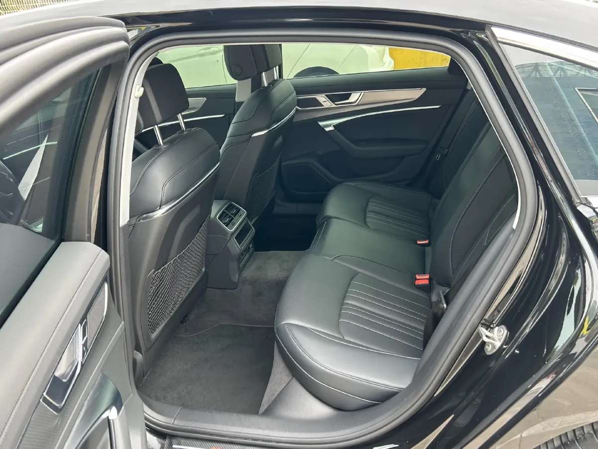 2024 Audi A6L 2.0T 190HP L4 7DCT,autocango,china used car exporter,china ev exporter,chinese used car exporter,chinese used ev exporter