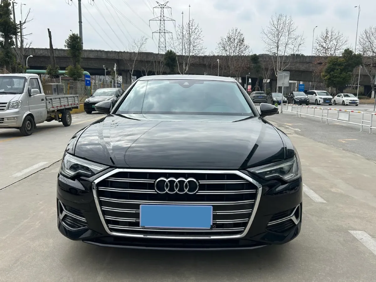 2024 Audi A6L 2.0T 190HP L4 7DCT,autocango,china used car exporter,china ev exporter,chinese used car exporter,chinese used ev exporter