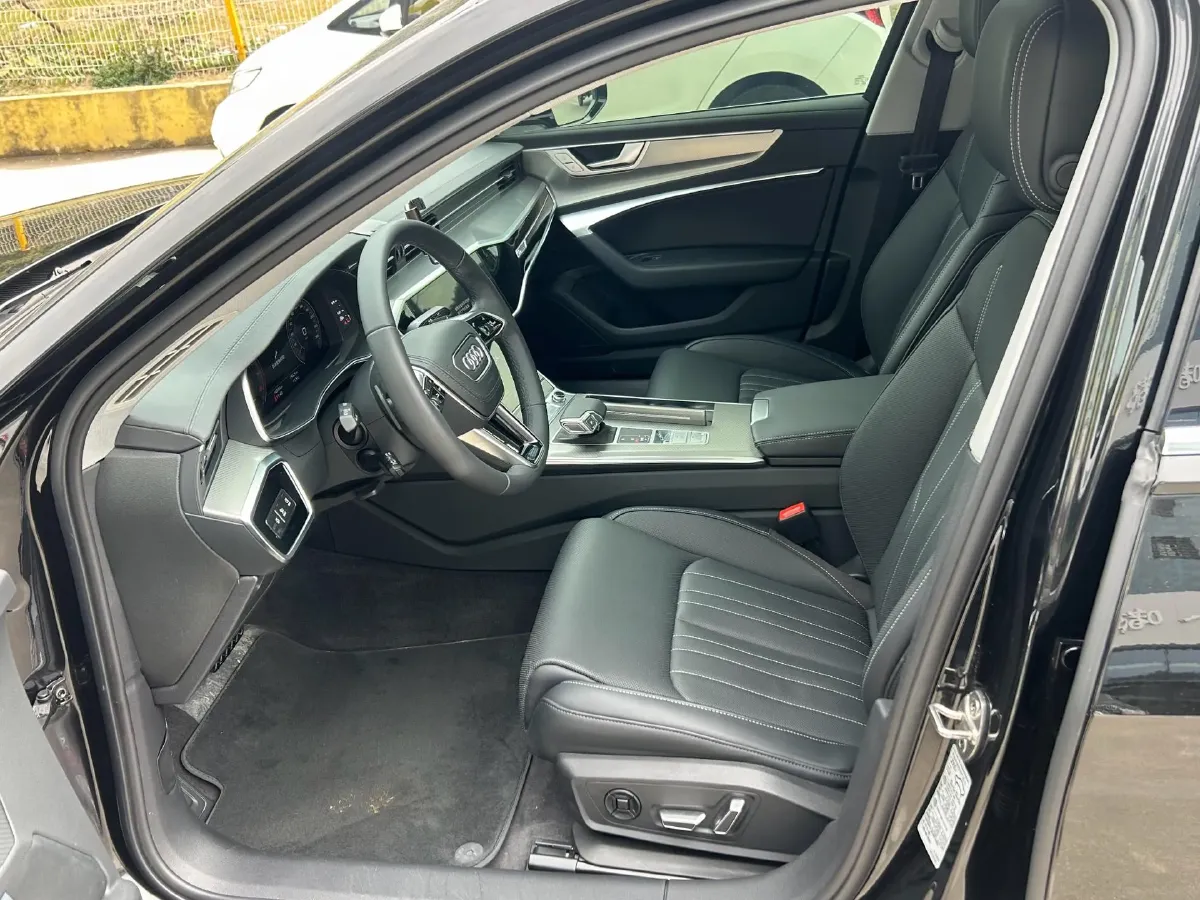 2024 Audi A6L 2.0T 190HP L4 7DCT,autocango,china used car exporter,china ev exporter,chinese used car exporter,chinese used ev exporter