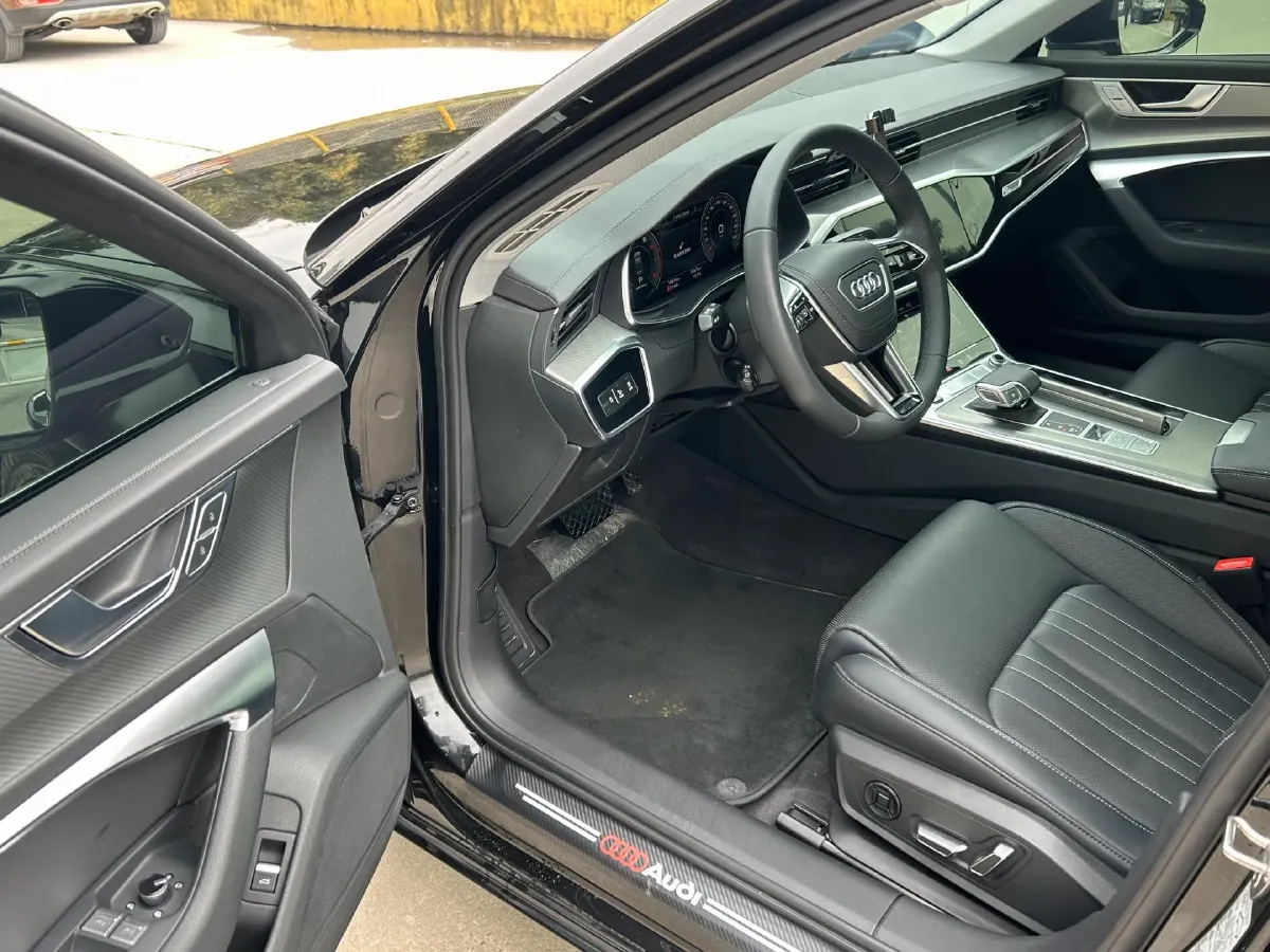 2024 Audi A6L 2.0T 190HP L4 7DCT,autocango,china used car exporter,china ev exporter,chinese used car exporter,chinese used ev exporter