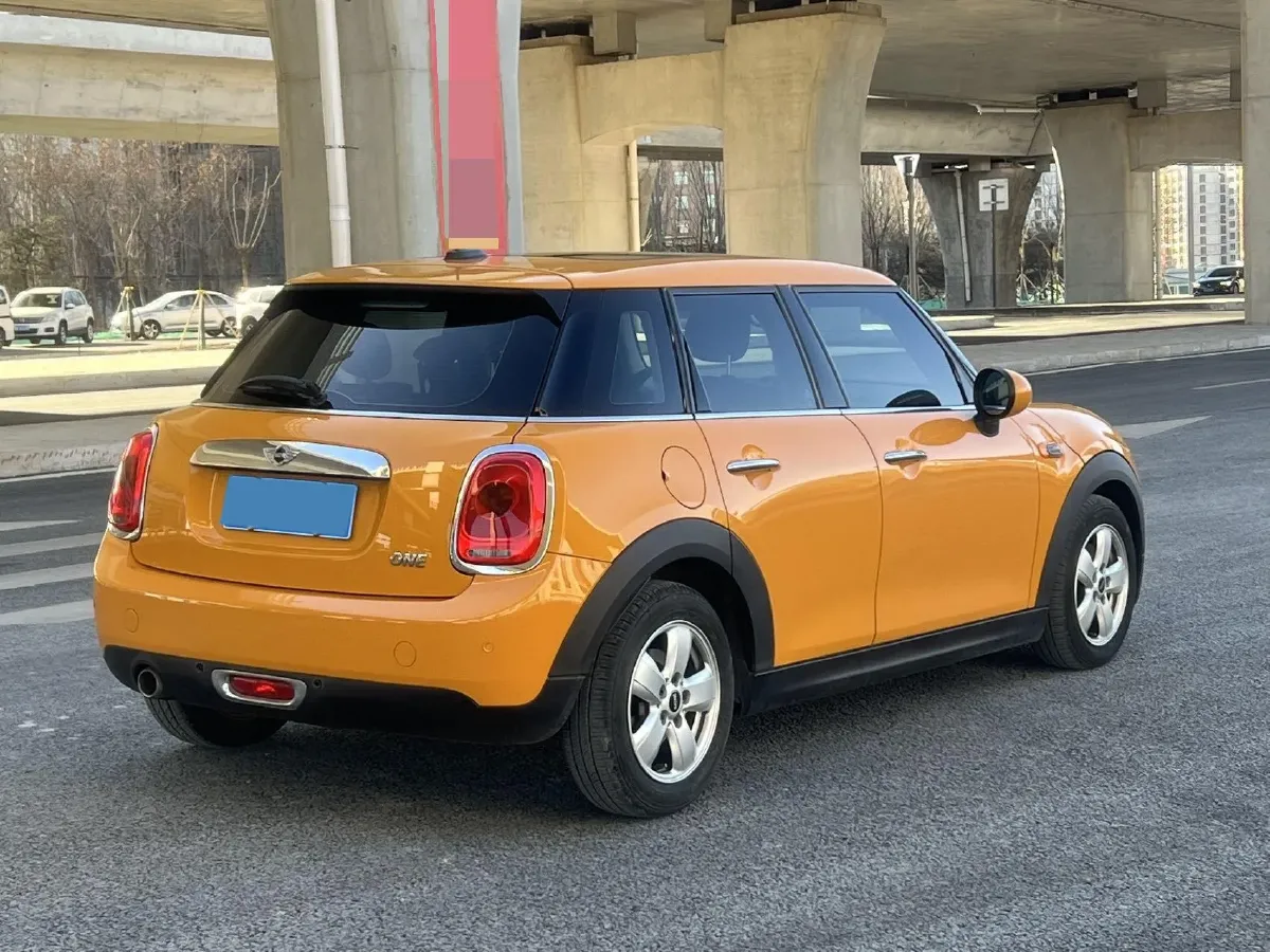 2017 MINI MINI 1.5T 136HP L3 6AT,autocango,china used car exporter,china ev exporter,chinese used car exporter,chinese used ev exporter