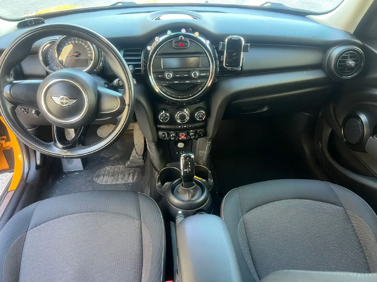 2017 MINI MINI 1.5T 136HP L3 6AT,autocango,china used car exporter,china ev exporter,chinese used car exporter,chinese used ev exporter