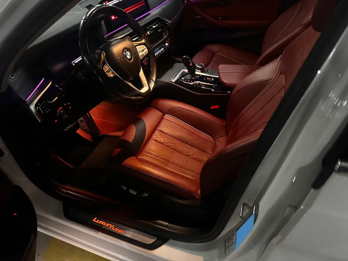 2022 BMW 5 Series 2.0T 252HP L4 8AT,autocango,china used car exporter,china ev exporter,chinese used car exporter,chinese used ev exporter