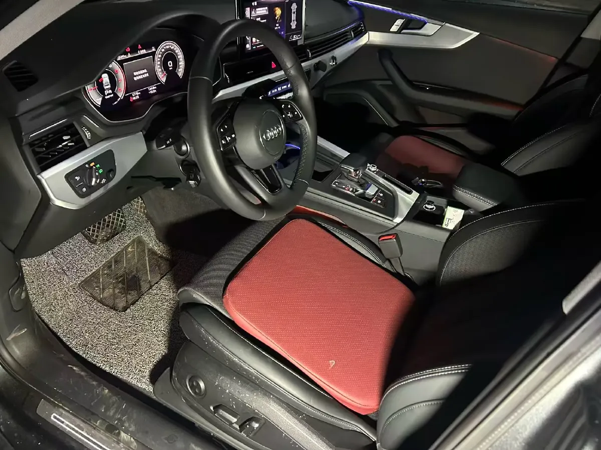 2025 Audi A4L 2.0T 190HP L4 7DCT,autocango,china used car exporter,china ev exporter,chinese used car exporter,chinese used ev exporter