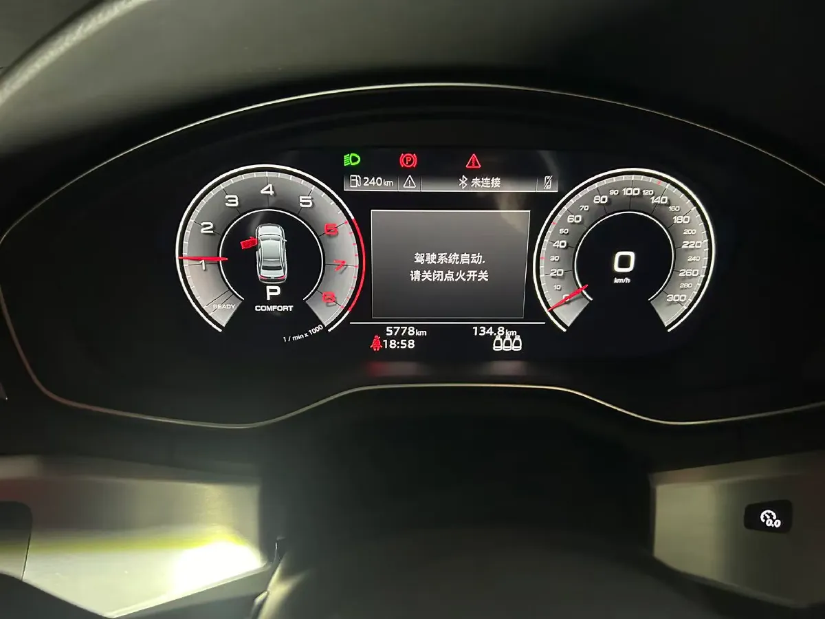 2025 Audi A4L 2.0T 190HP L4 7DCT,autocango,china used car exporter,china ev exporter,chinese used car exporter,chinese used ev exporter