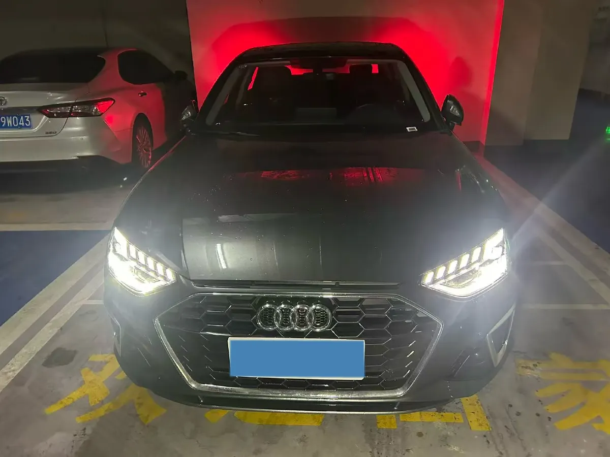 2025 Audi A4L 2.0T 190HP L4 7DCT,autocango,china used car exporter,china ev exporter,chinese used car exporter,chinese used ev exporter