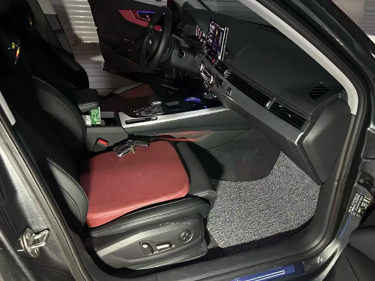 2025 Audi A4L 2.0T 190HP L4 7DCT,autocango,china used car exporter,china ev exporter,chinese used car exporter,chinese used ev exporter