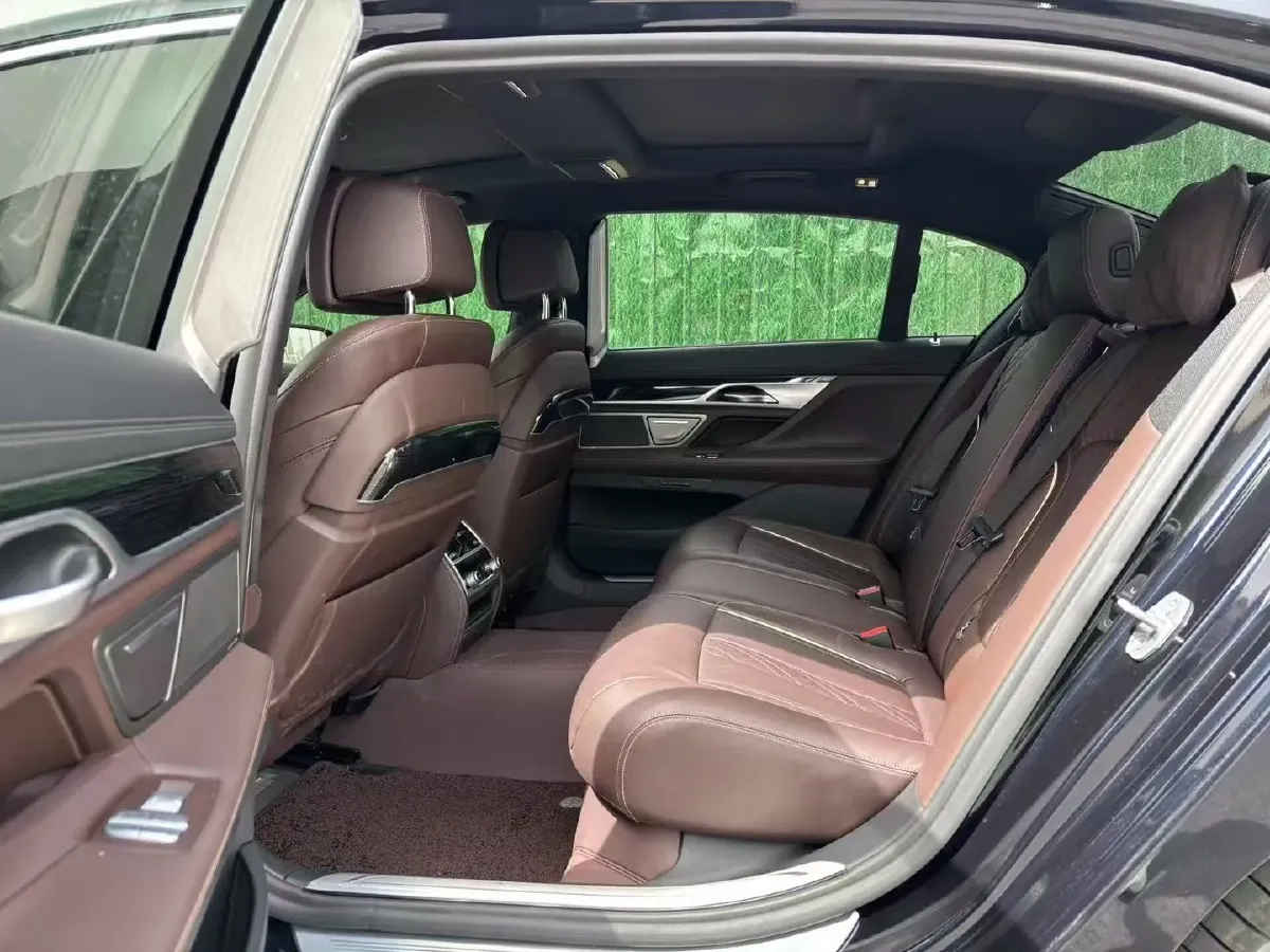 2019 BMW 7 Series 2.0T 265HP L4 8AT,autocango,china used car exporter,china ev exporter,chinese used car exporter,chinese used ev exporter