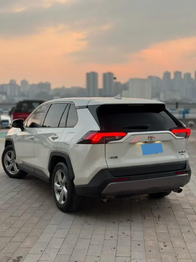 2021 Toyota RAV4 2.0L 171HP L4 CVT,autocango,china used car exporter,china ev exporter,chinese used car exporter,chinese used ev exporter