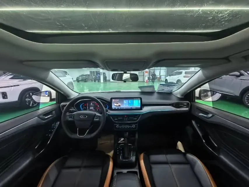 2022 Ford Focus 1.5T 177HP L4 6AT,autocango,china used car exporter,china ev exporter,chinese used car exporter,chinese used ev exporter