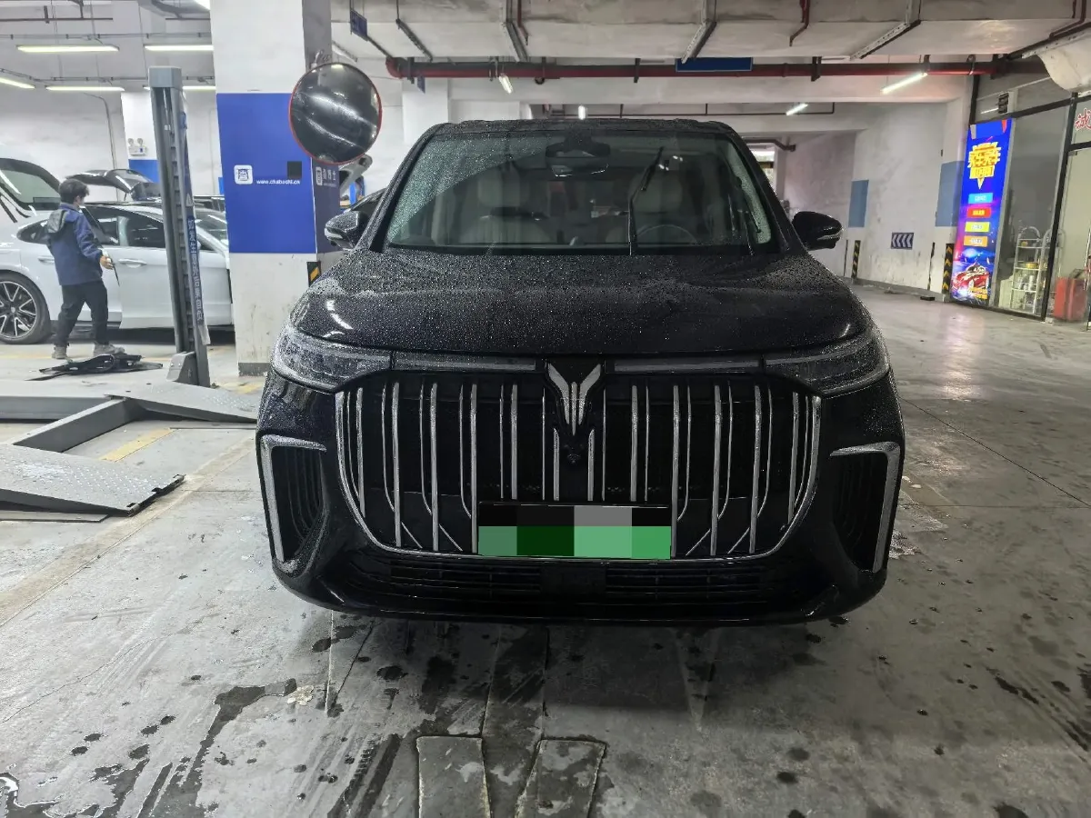 2022 Voyah Dream 1.5T 136HP L4 PHEV 25.57KWH,autocango,china used car exporter,china ev exporter,chinese used car exporter,chinese used ev exporter