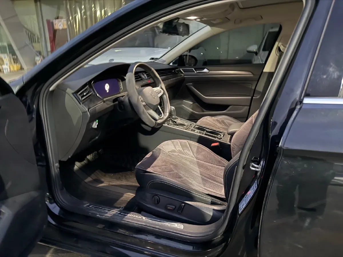 2020 Volkswagen Magotan 2.0T 186HP L4 7DCT,autocango,china used car exporter,china ev exporter,chinese used car exporter,chinese used ev exporter