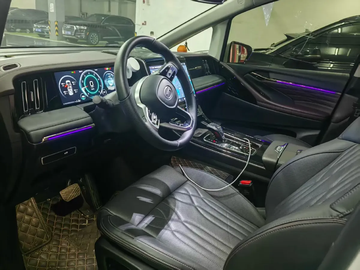 2024 GAC Trumpchi M8 2.0T 252HP L4 8AT,autocango,china used car exporter,china ev exporter,chinese used car exporter,chinese used ev exporter