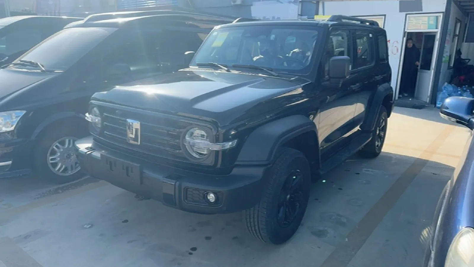 2025 Tank 300 2.0T 227HP L4 9AT,autocango,china used car exporter,china ev exporter,chinese used car exporter,chinese used ev exporter