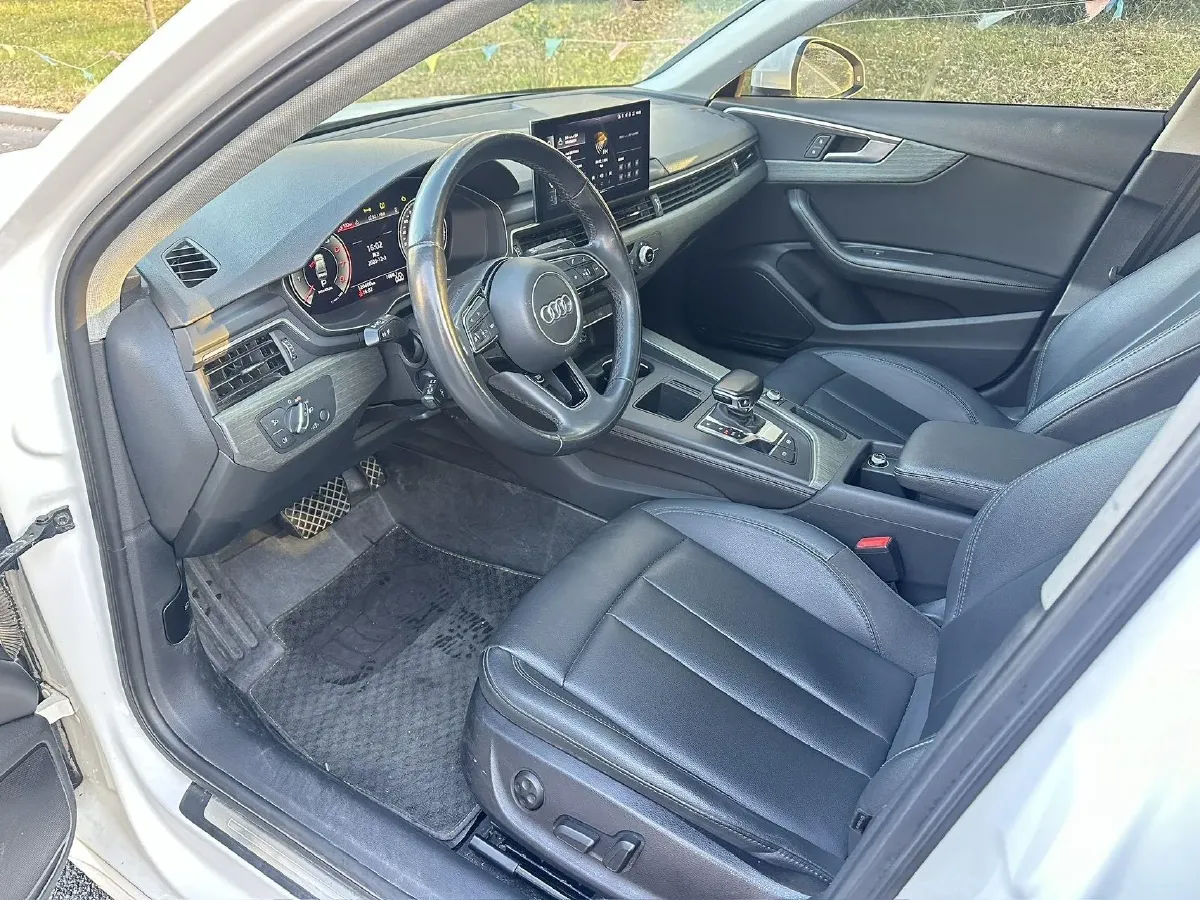 2022 Audi A4L 2.0T 190HP L4 7DCT,autocango,china used car exporter,china ev exporter,chinese used car exporter,chinese used ev exporter