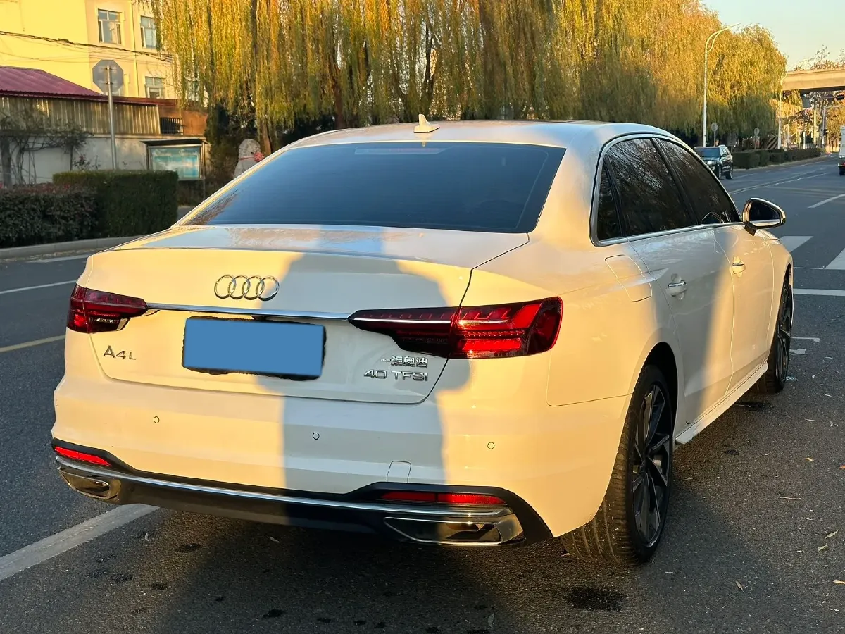 2022 Audi A4L 2.0T 190HP L4 7DCT,autocango,china used car exporter,china ev exporter,chinese used car exporter,chinese used ev exporter
