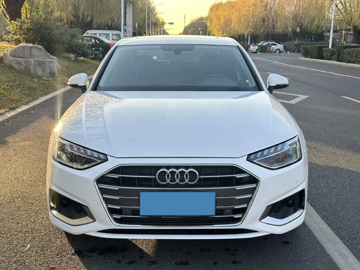 2022 Audi A4L 2.0T 190HP L4 7DCT,autocango,china used car exporter,china ev exporter,chinese used car exporter,chinese used ev exporter