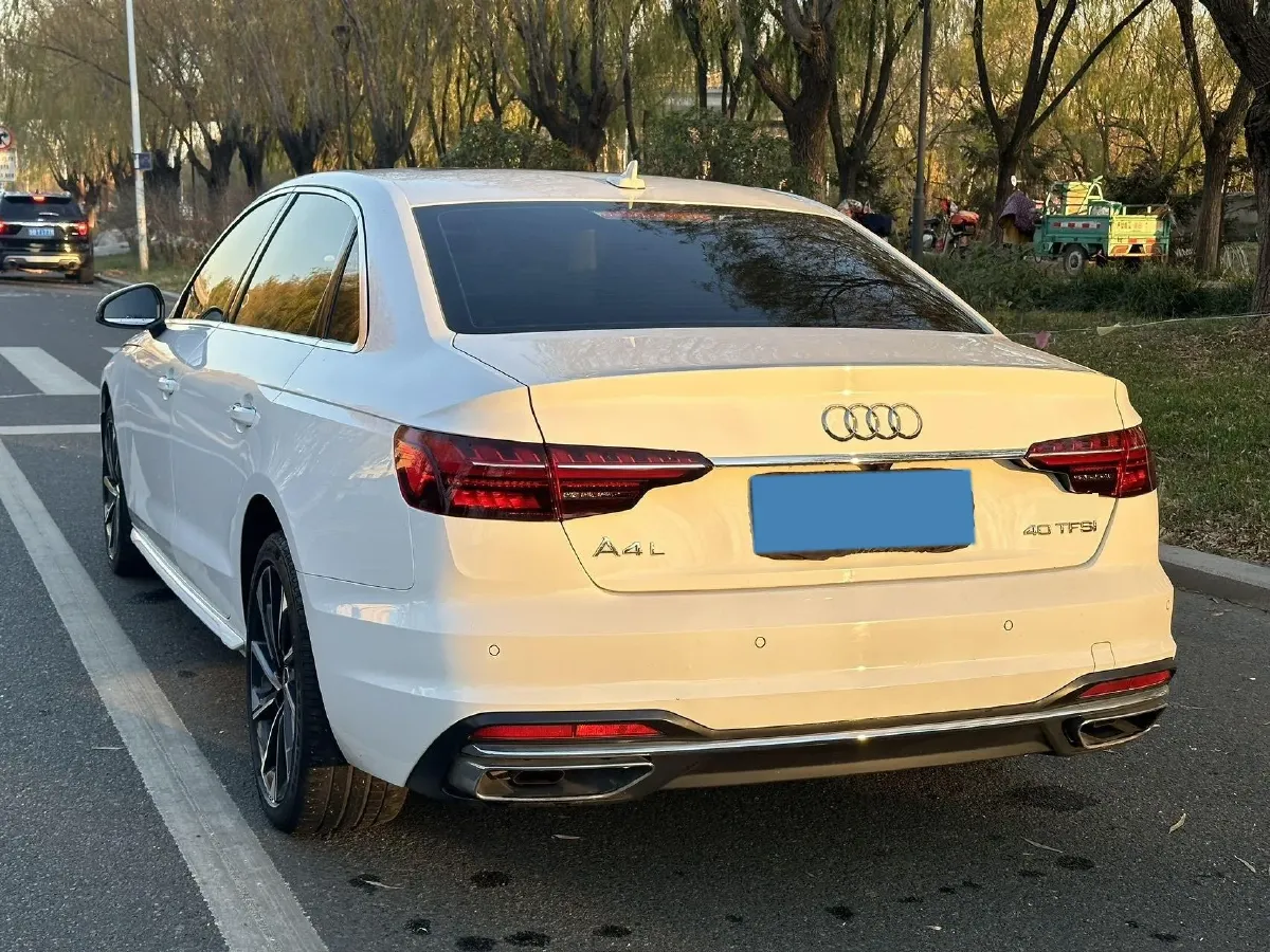 2022 Audi A4L 2.0T 190HP L4 7DCT,autocango,china used car exporter,china ev exporter,chinese used car exporter,chinese used ev exporter
