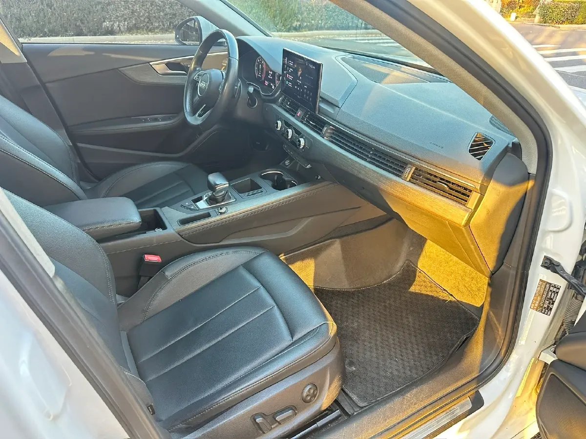 2022 Audi A4L 2.0T 190HP L4 7DCT,autocango,china used car exporter,china ev exporter,chinese used car exporter,chinese used ev exporter