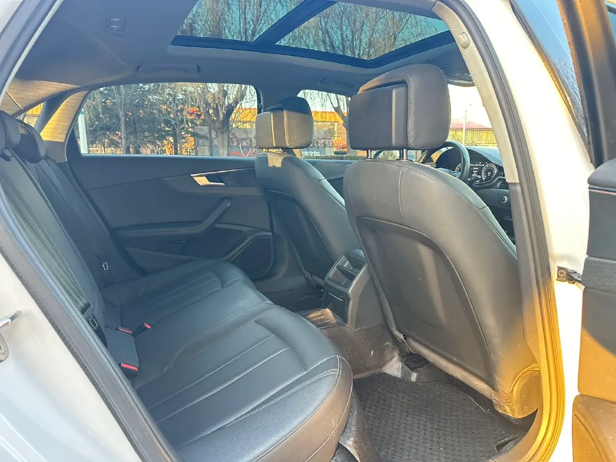 2022 Audi A4L 2.0T 190HP L4 7DCT,autocango,china used car exporter,china ev exporter,chinese used car exporter,chinese used ev exporter