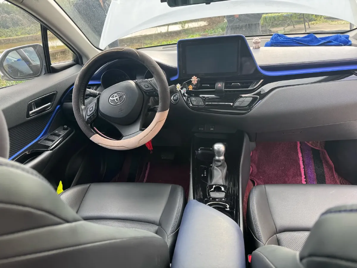 2023 Toyota C-HR 2.0L 171HP L4 CVT,autocango,china used car exporter,china ev exporter,chinese used car exporter,chinese used ev exporter