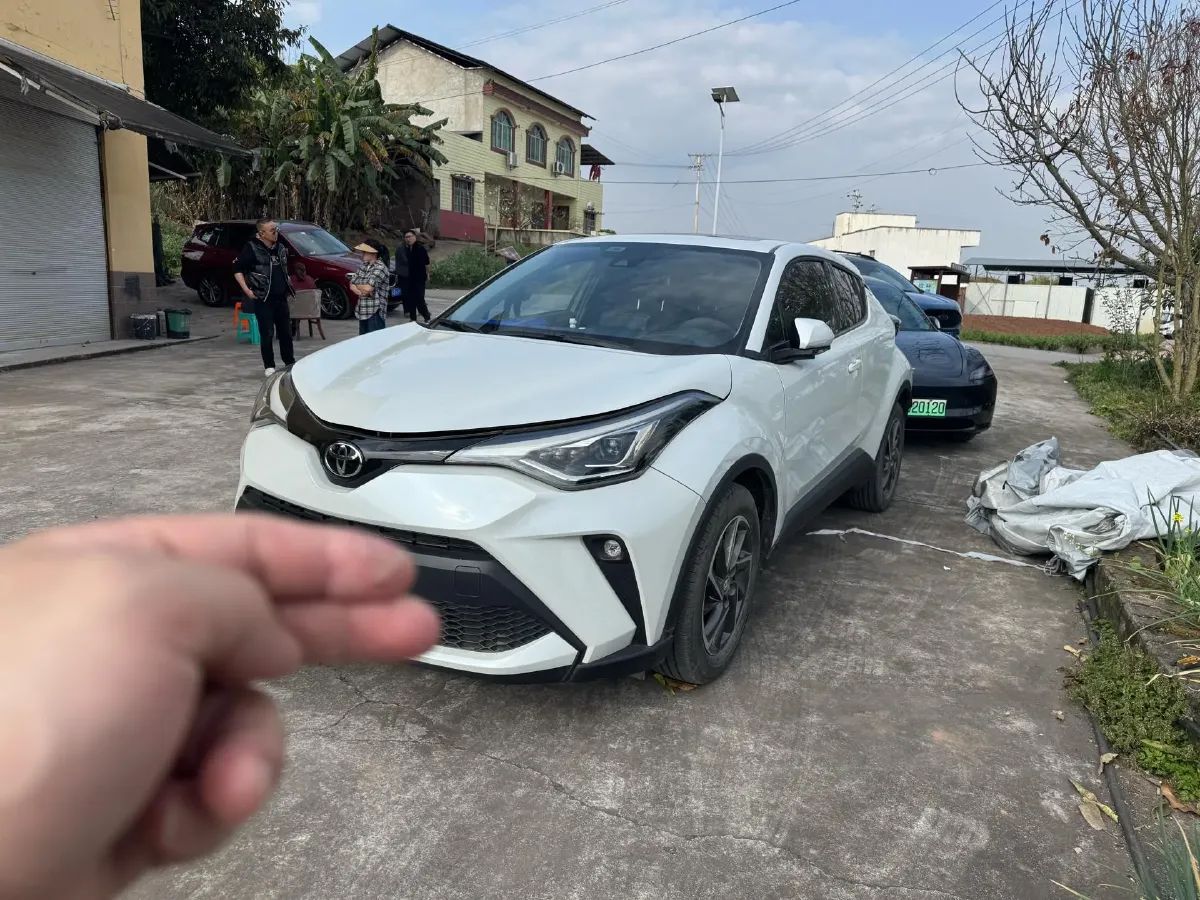 2023 Toyota C-HR 2.0L 171HP L4 CVT,autocango,china used car exporter,china ev exporter,chinese used car exporter,chinese used ev exporter