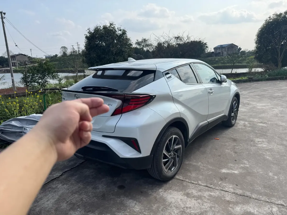 2023 Toyota C-HR 2.0L 171HP L4 CVT,autocango,china used car exporter,china ev exporter,chinese used car exporter,chinese used ev exporter