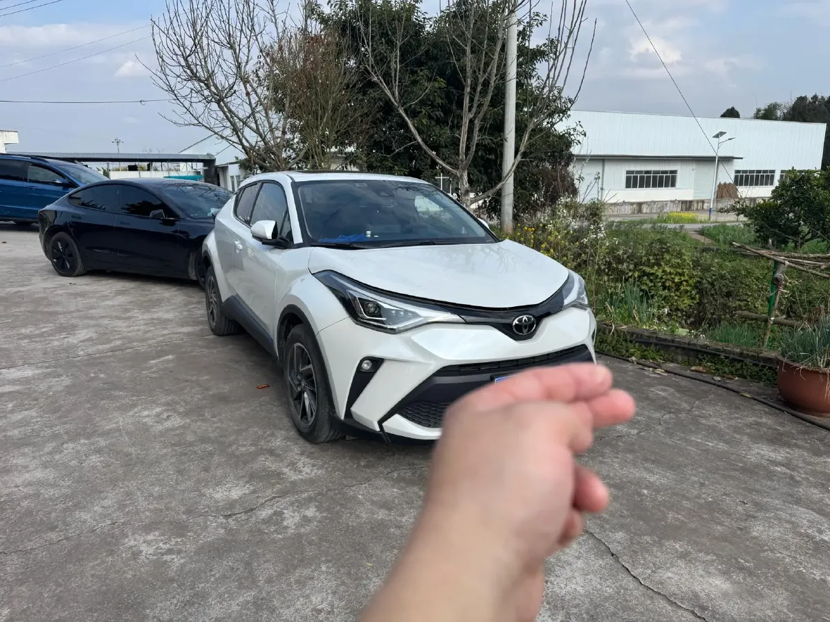 2023 Toyota C-HR 2.0L 171HP L4 CVT,autocango,china used car exporter,china ev exporter,chinese used car exporter,chinese used ev exporter