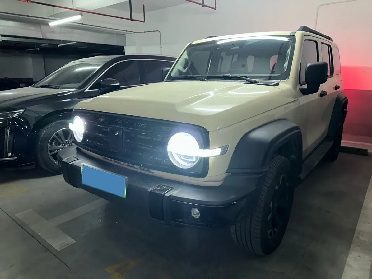 2025 Tank 300 2.0T 252HP L4 9AT PHEV,autocango,china used car exporter,china ev exporter,chinese used car exporter,chinese used ev exporter