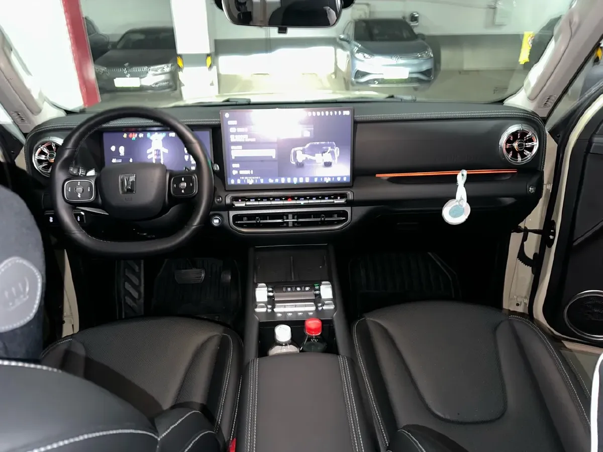 2025 Tank 300 2.0T 252HP L4 9AT PHEV,autocango,china used car exporter,china ev exporter,chinese used car exporter,chinese used ev exporter