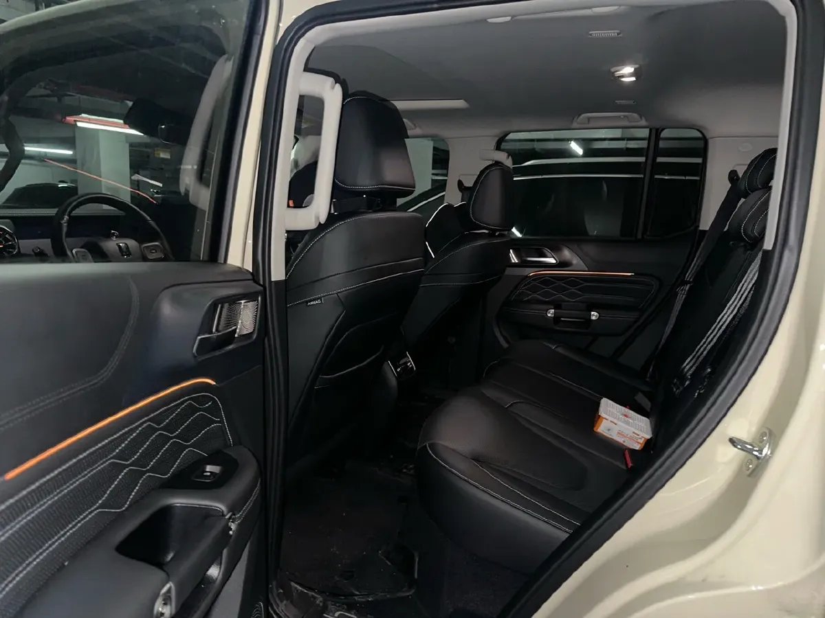 2025 Tank 300 2.0T 252HP L4 9AT PHEV,autocango,china used car exporter,china ev exporter,chinese used car exporter,chinese used ev exporter