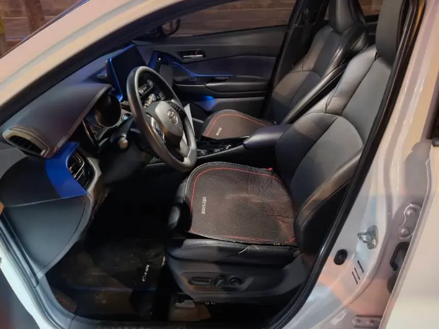 2020 Toyota C-HR 2.0L 171HP L4 CVT,autocango,china used car exporter,china ev exporter,chinese used car exporter,chinese used ev exporter