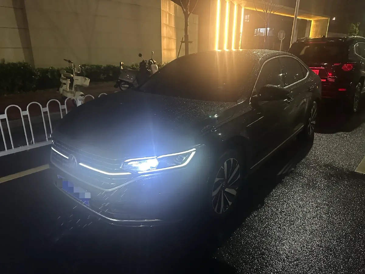 2022 Volkswagen Passat 2.0T 220HP L4 7DCT,autocango,china used car exporter,china ev exporter,chinese used car exporter,chinese used ev exporter