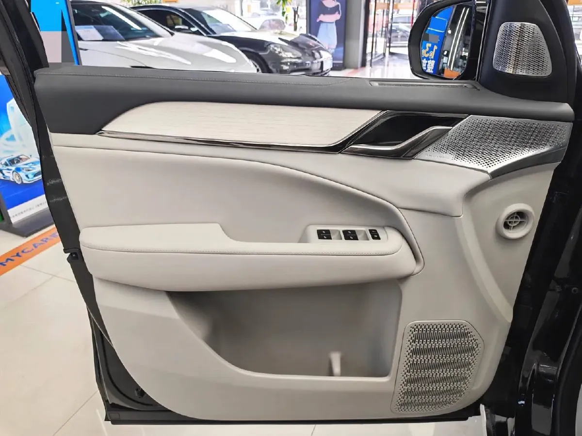 2025 Volvo EM90 BEV 116KWH,autocango,china used car exporter,china ev exporter,chinese used car exporter,chinese used ev exporter